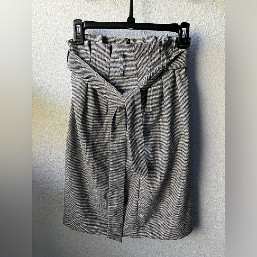 H&M paper bag knee length pencil skirt small houndstooth pattern